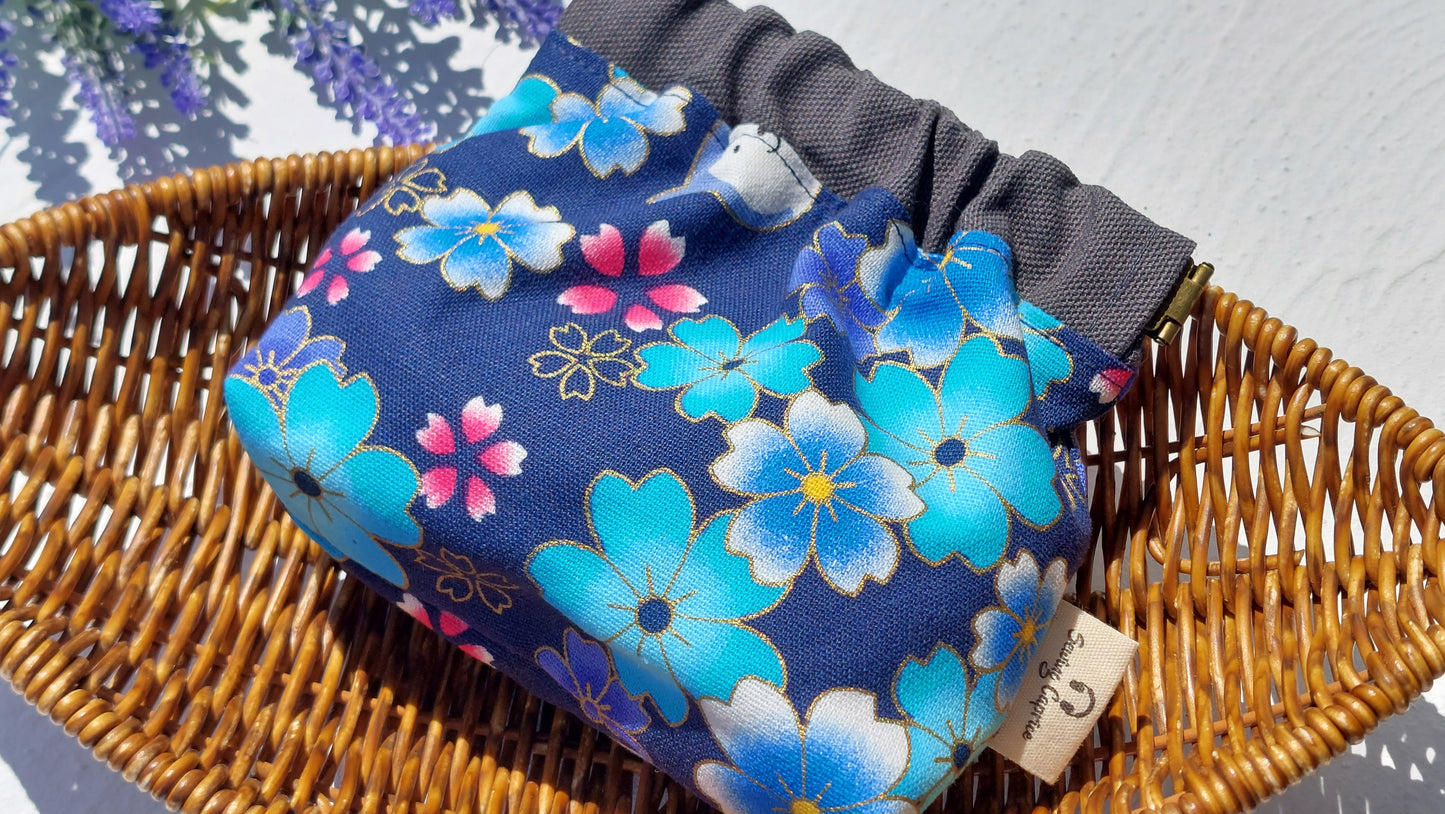 A04 Clasp Purse