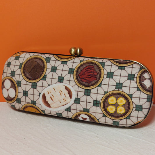 A05 Clasp Glasses Holder