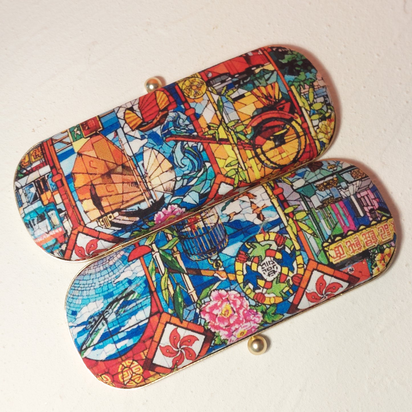 A05 Clasp Glasses Holder